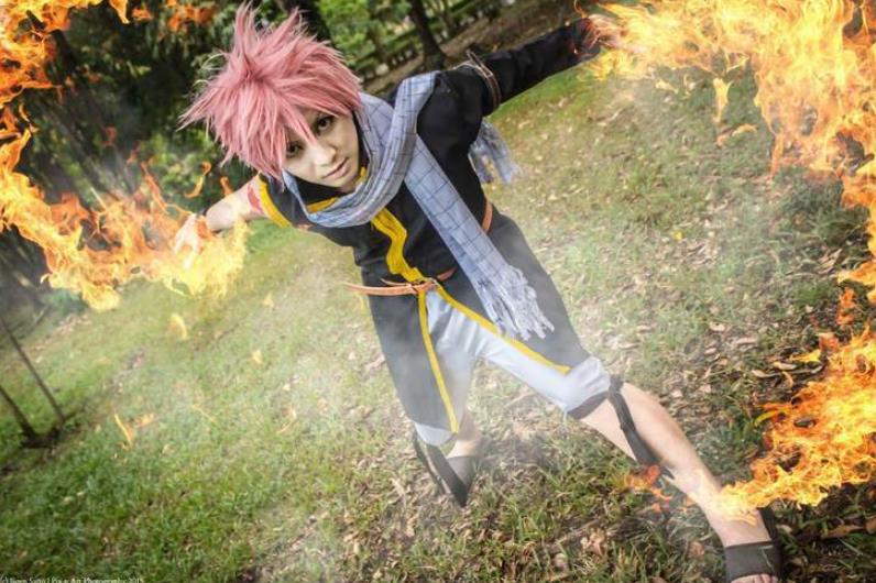 妖精的尾巴cos,网友:警察叔叔快来,这个有纹身格雷拿着武器!