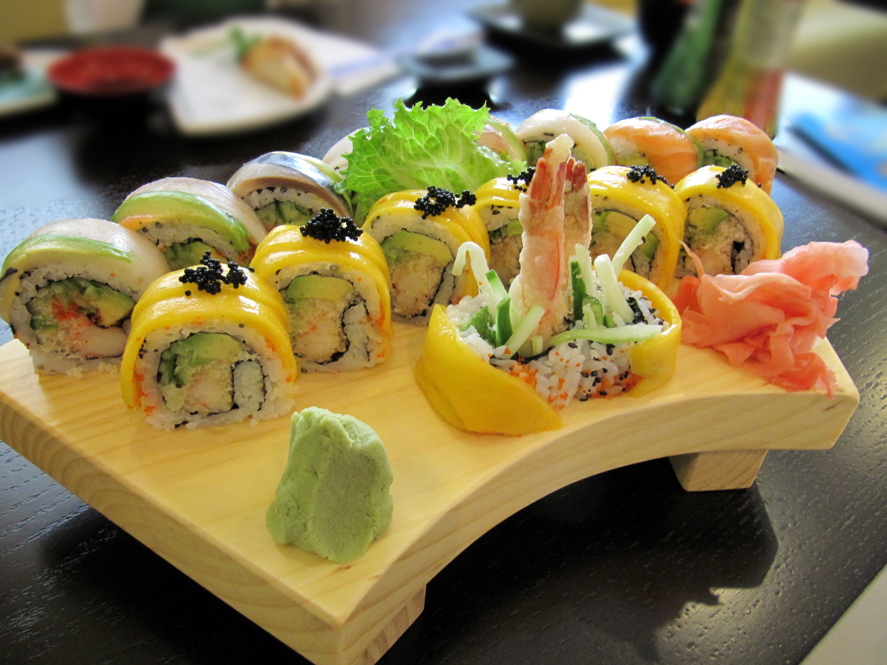 美味寿司的做法,入口柔软,尝到外皮和糯米饭的味道