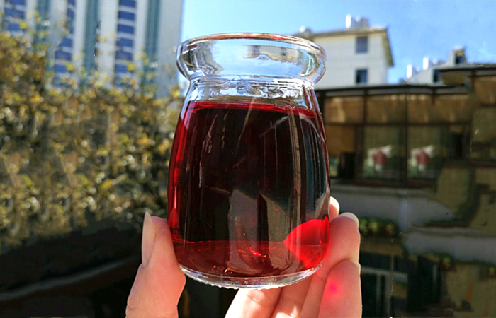 9月,五味子正当季,教你在家泡五味子酒,营养美味,好看又好喝