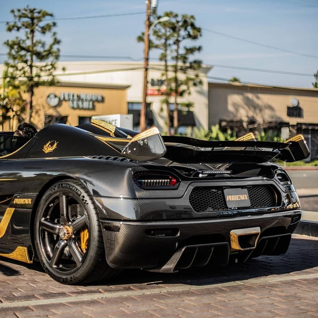 曾被撞近废,今浴火重生,华人神豪的柯尼塞格"金凤凰"前世今生