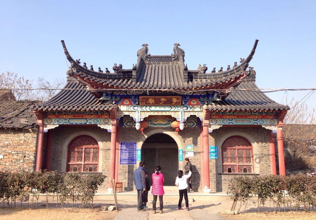 白龙寺位于今江苏省丹阳市皇塘镇荒田村南,经山北麓.始建年代不详.