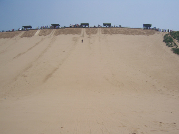 2.落差最大的人工滑沙场-古柏渡飞黄旅游区