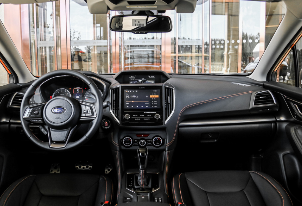 斯巴鲁xv,设计的非常得体,给人感觉很舒服