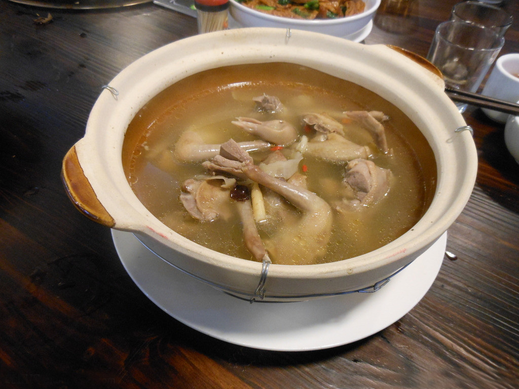 炖鸽子汤时,2味材料万万别加!很多人不懂,难怪汤不白,腥味重