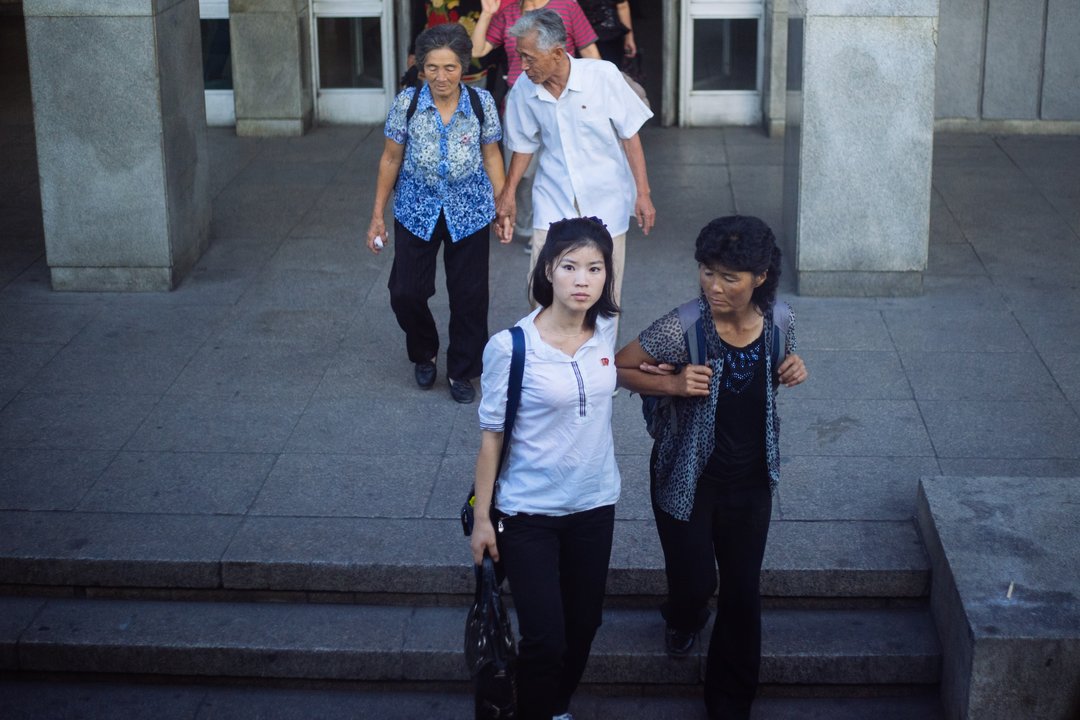 朝鲜女人街头图片