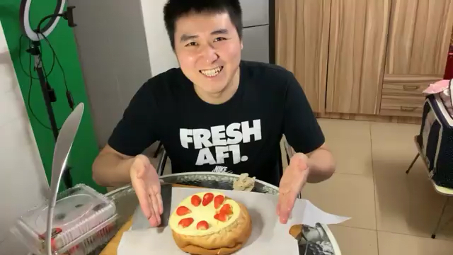 最近很火的网红蛋糕,只需要一个电饭煲就搞定,看看制作的全过程