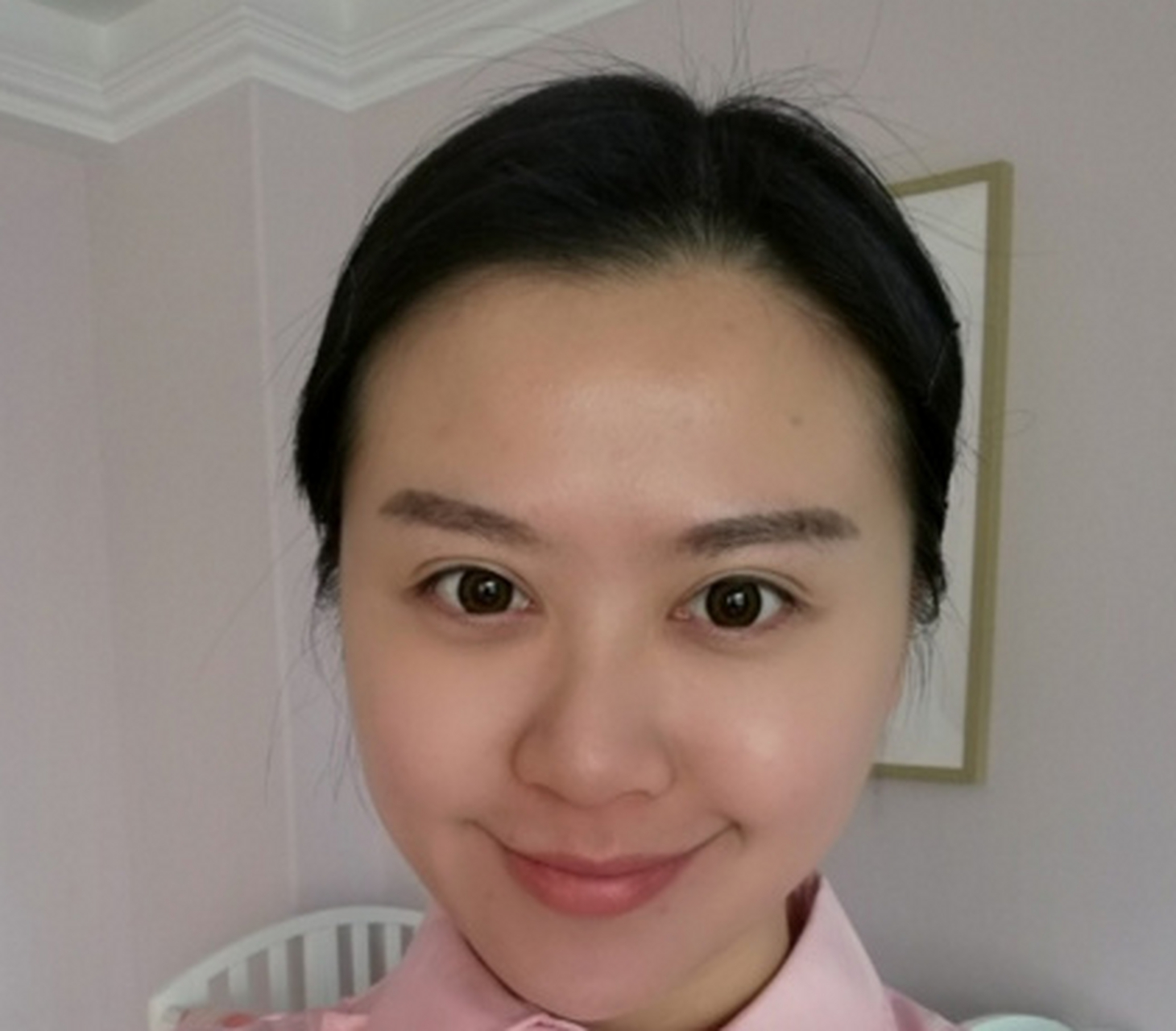 从面相来看,印堂发红,近期阻碍之事是暂时性的,工作动荡或许是外物所