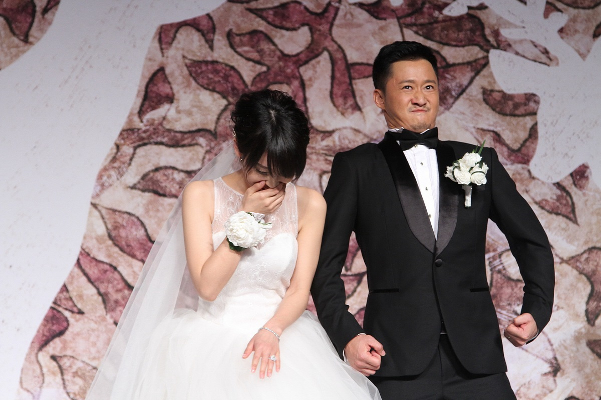 近日,吴京和谢楠参加的综艺片段被网友翻出,不少片段引发争议