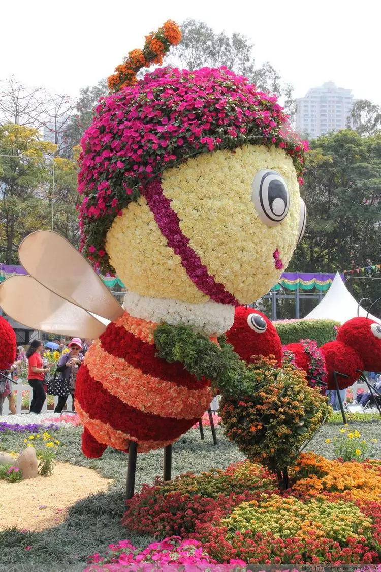 哈尔滨有164个五色草雕塑 读者:应该控制规模 多栽树!你咋看?