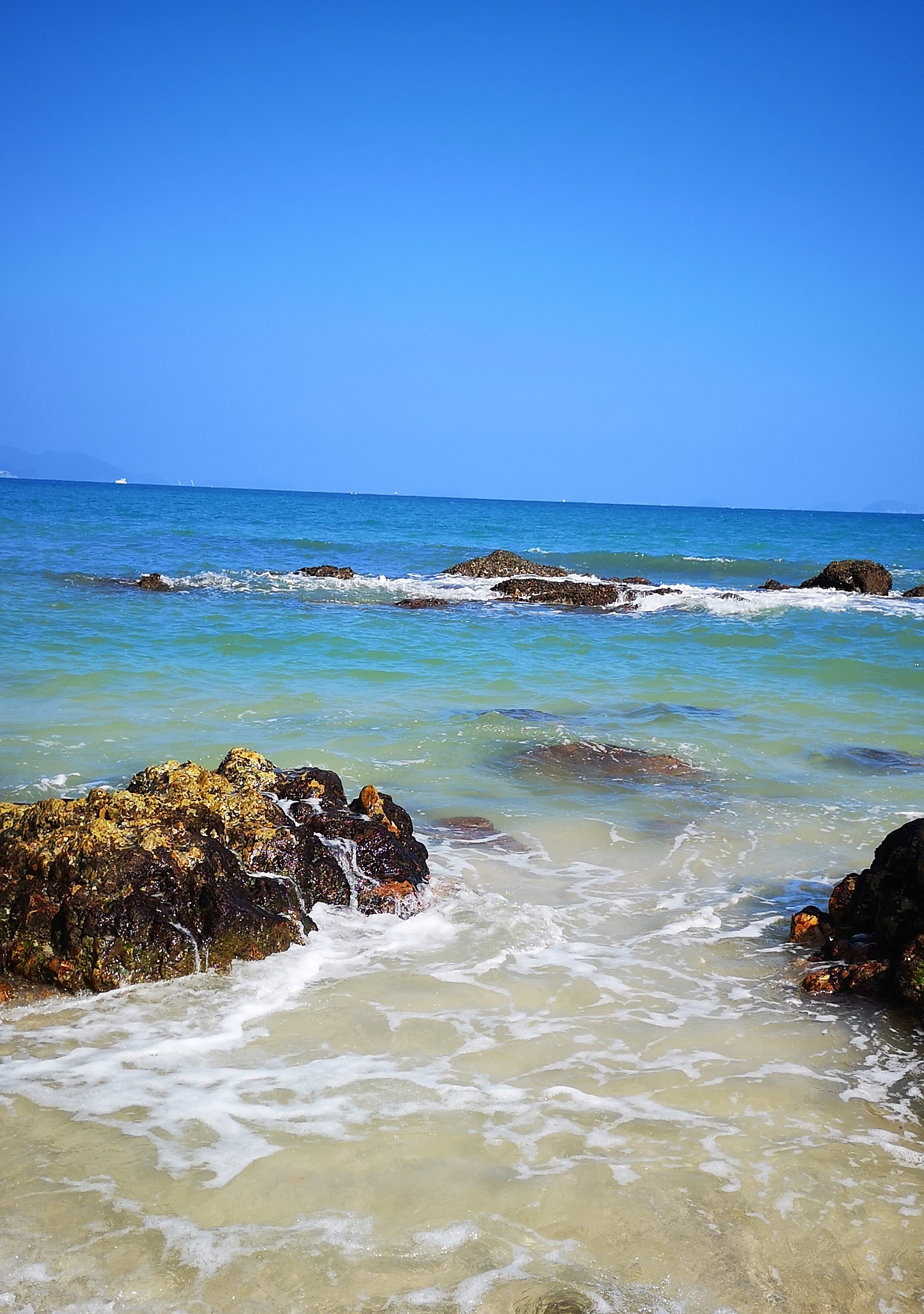 年也过完了,假期也快结束了,趁有时间快去海边散散步吧欣赏美景