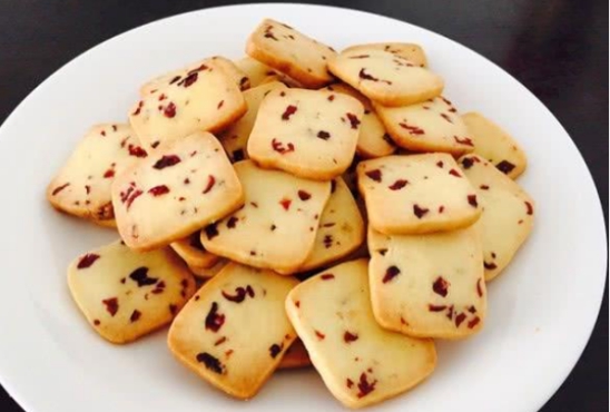 好吃的蔓越莓饼干,一口咬下去奶香四溢,绝对满足你挑剔的味蕾
