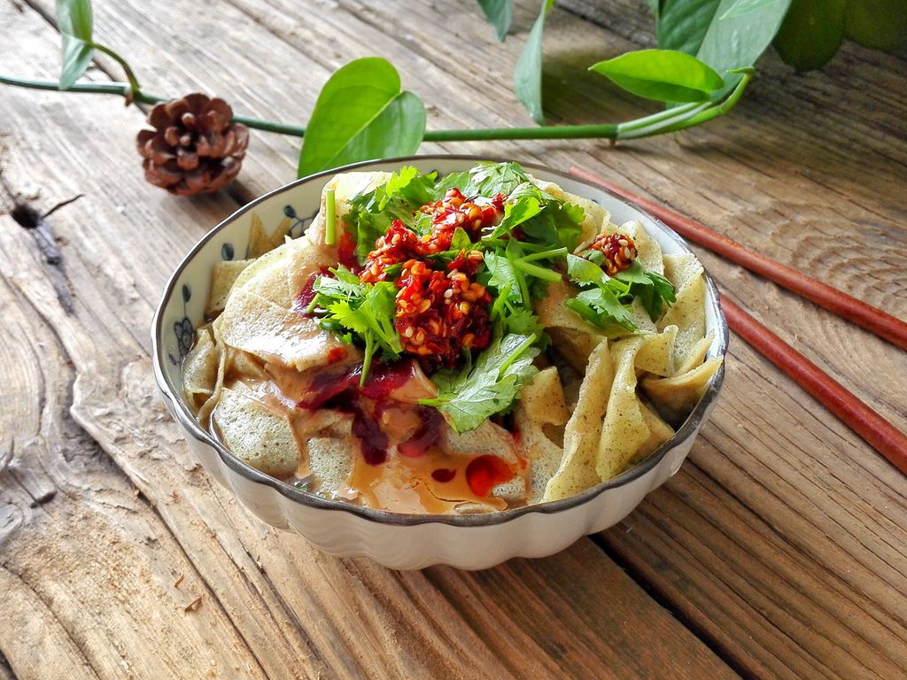 煎饼泡着吃?天津人早起排队都要吃这一碗,出了天津绝对吃不到!