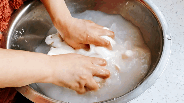 面粉还能洗着吃?教你做正宗陕西凉皮,筋道有嚼劲,比买的还好吃