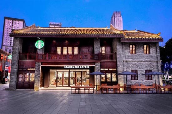 星巴克入驻南宁三街两巷 吸引游客前来体验