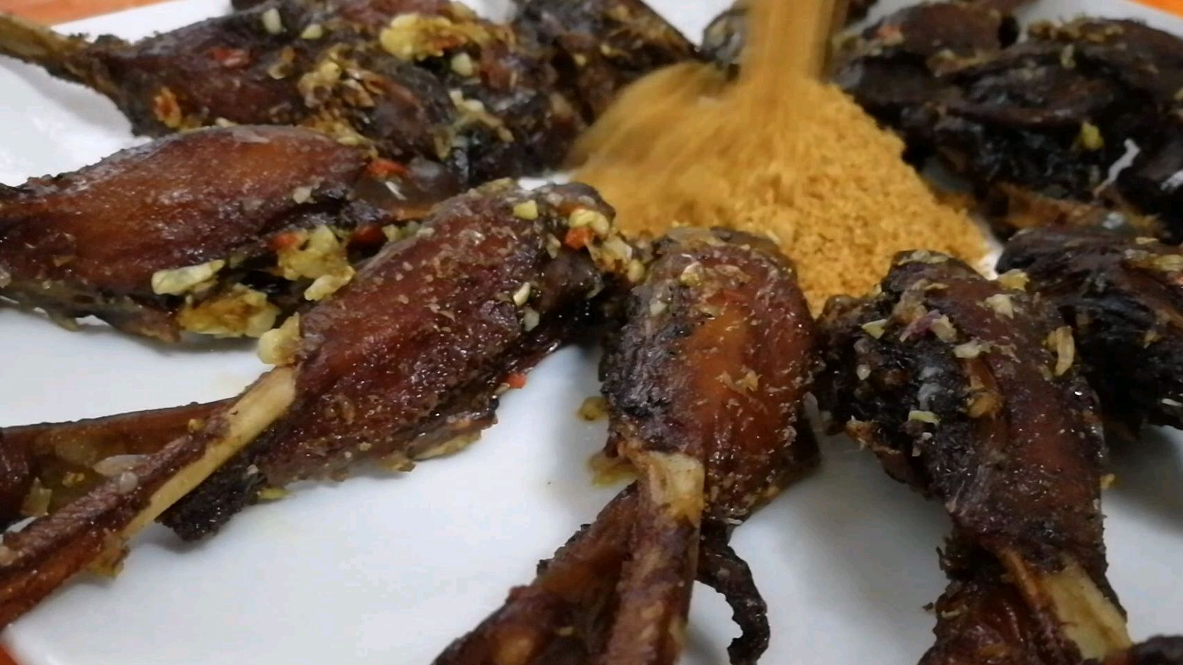 宵夜摊热销的下酒菜 怎样做到香酥入味