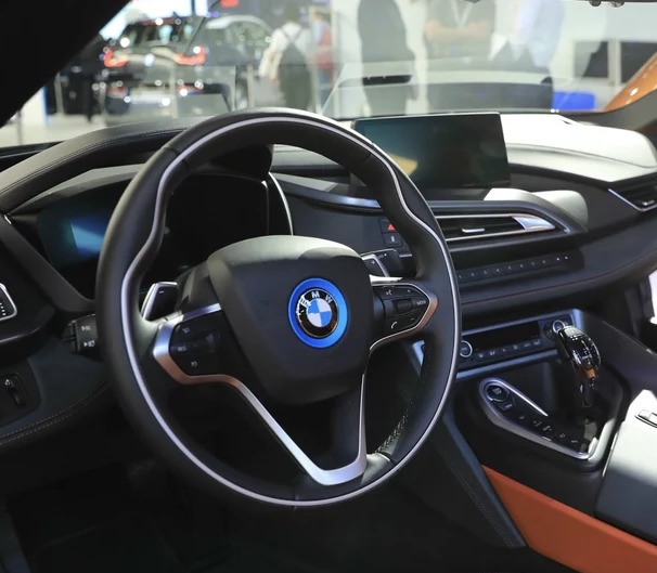 宝马(进口)-宝马i8,外观非常炫酷,车身采用的设计也很出色
