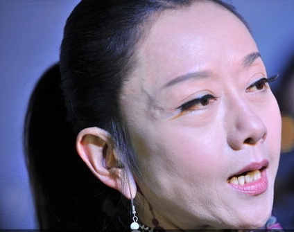 61岁杨丽萍满脸皱纹图片