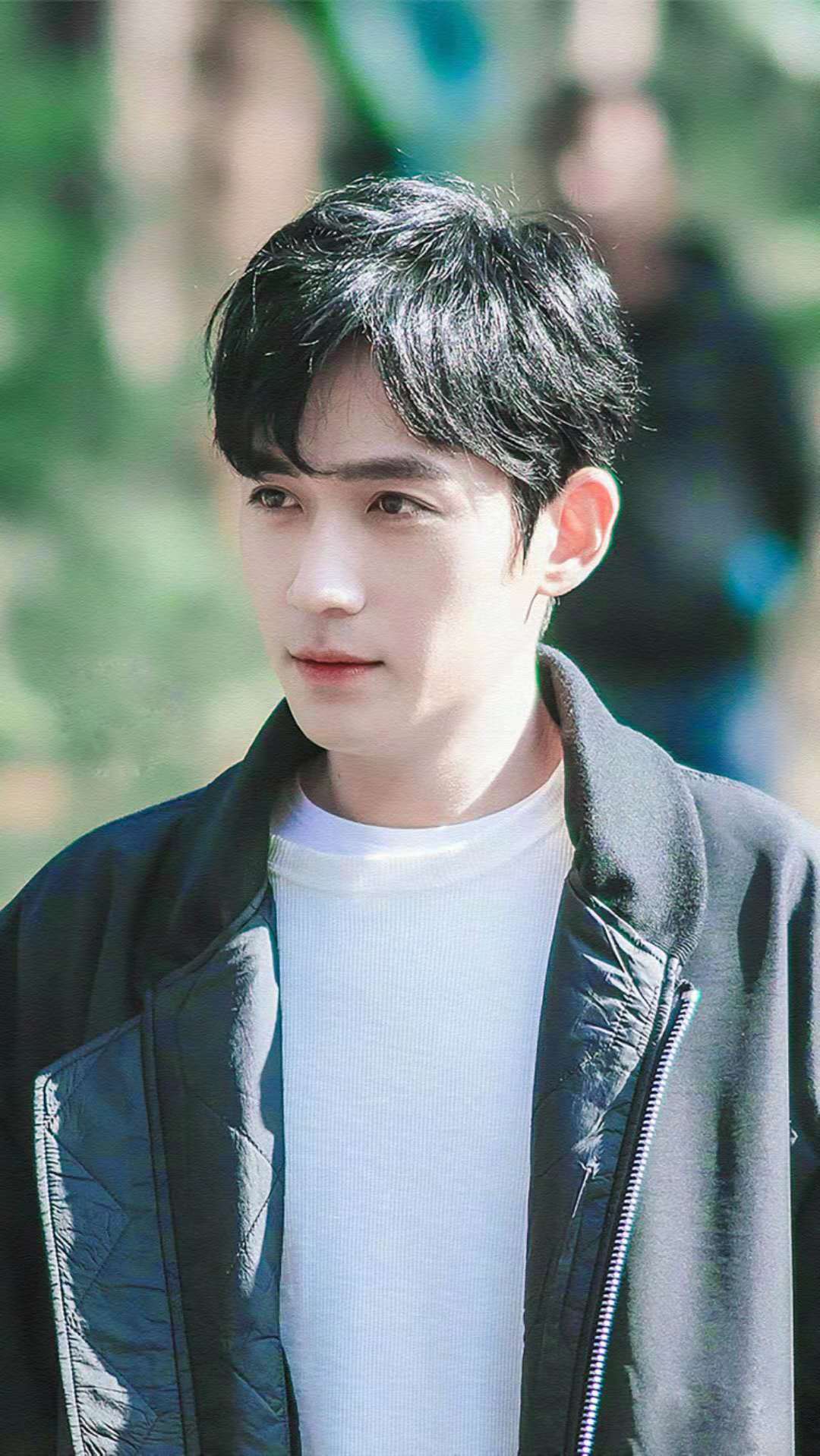 盗墓笔记官博告诉你,朱一龙颜值有多能打,蓬头垢面难掩帅气