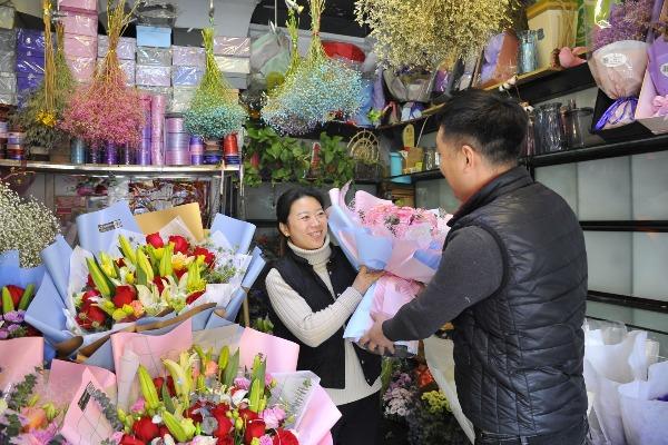 情人节催热"浪漫经济 济宁鲜花市场火爆