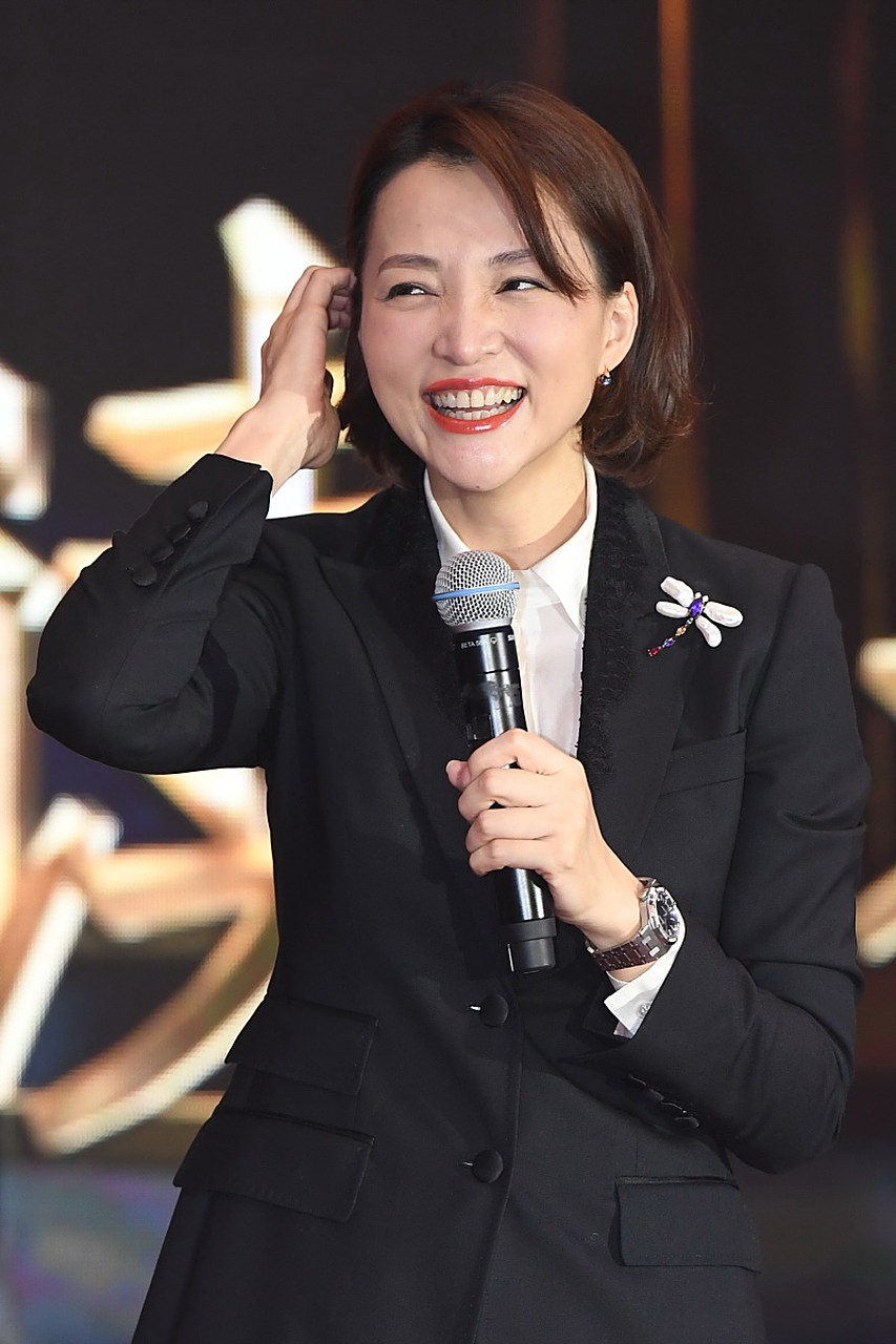 大学时代,在西湖旁边的三联书店,董卿遇到了自己的初恋.