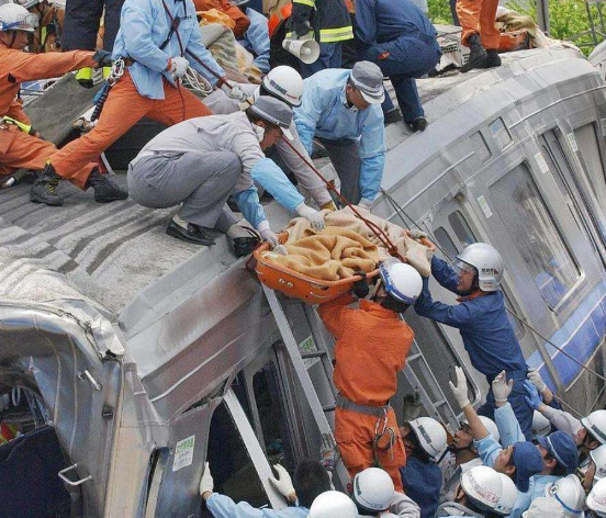 最严重高铁事故,死101人伤105人,只因德国制造的一个车轮