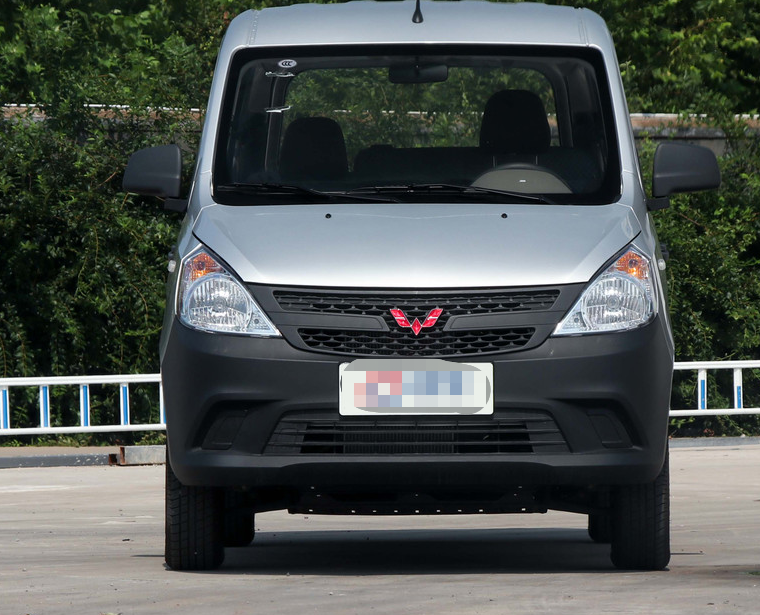 五菱之光v 1.2l手动基本版,车型流畅,运动范十足,实用性也不差