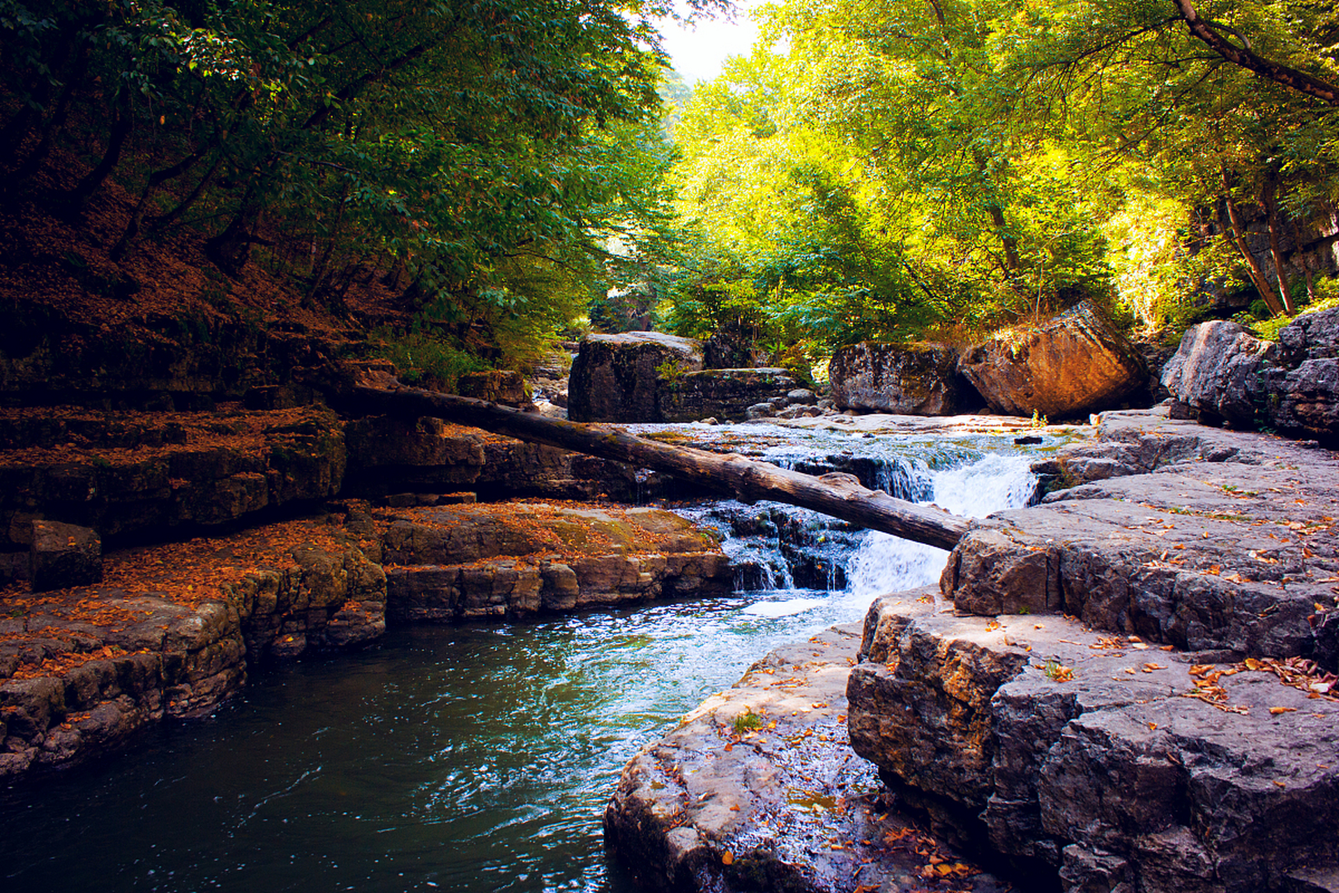 四季景色各异,是放松心情,享受自然的绝佳之地.[原文:宝鸡红河谷在