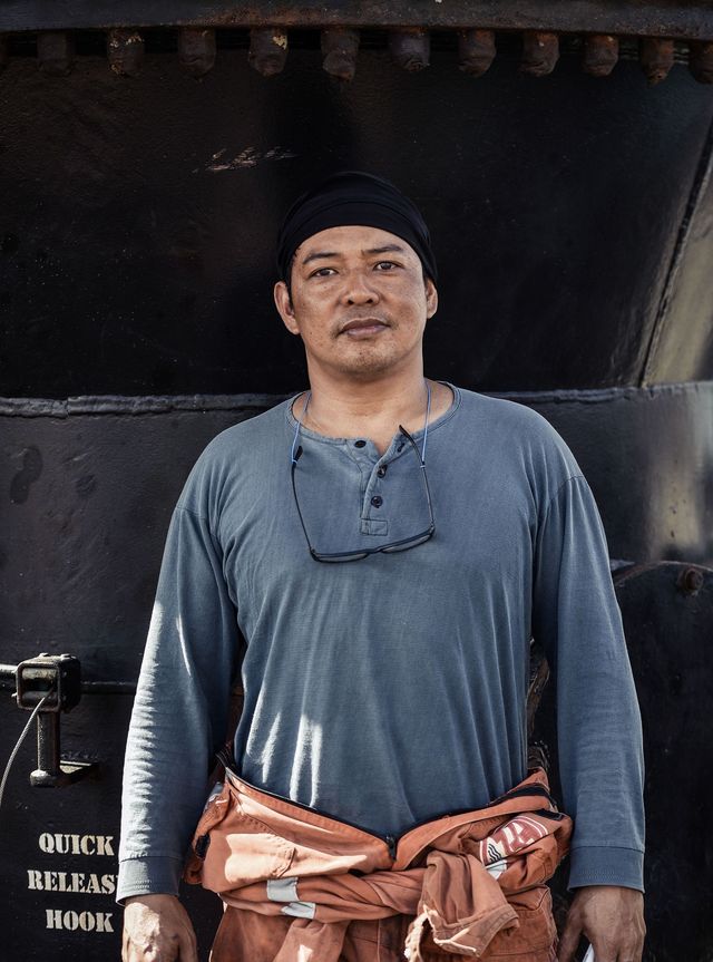 《坚韧的船员》毛里求斯路易港 纪实船员的阳刚男人的那一面,感动