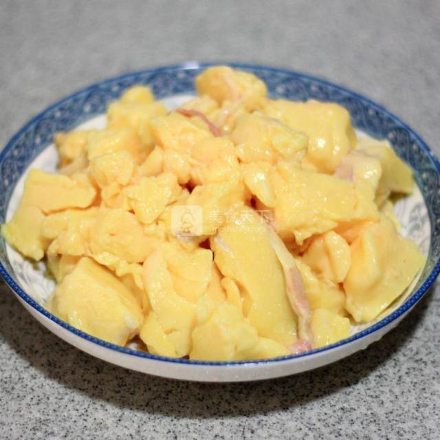 第1步,看看这黄黄的肥油,这只是一只母鸡身上的.