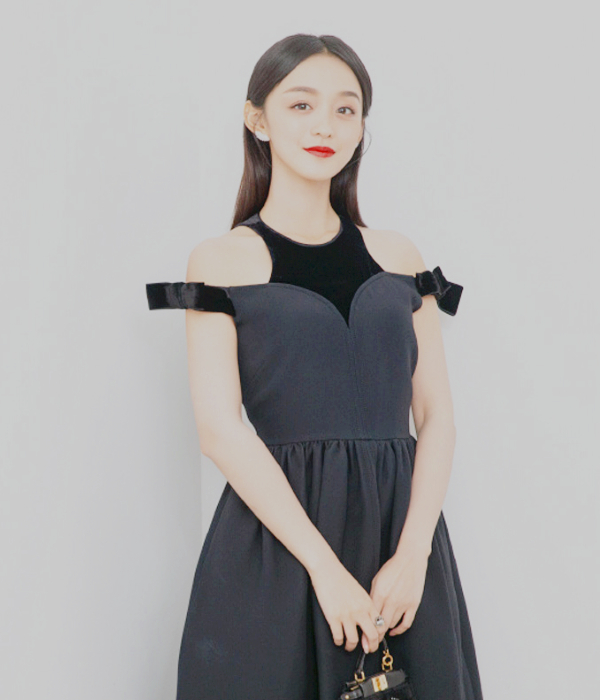 何泓姗:花颜月貌,聪慧可人,美得如诗如画