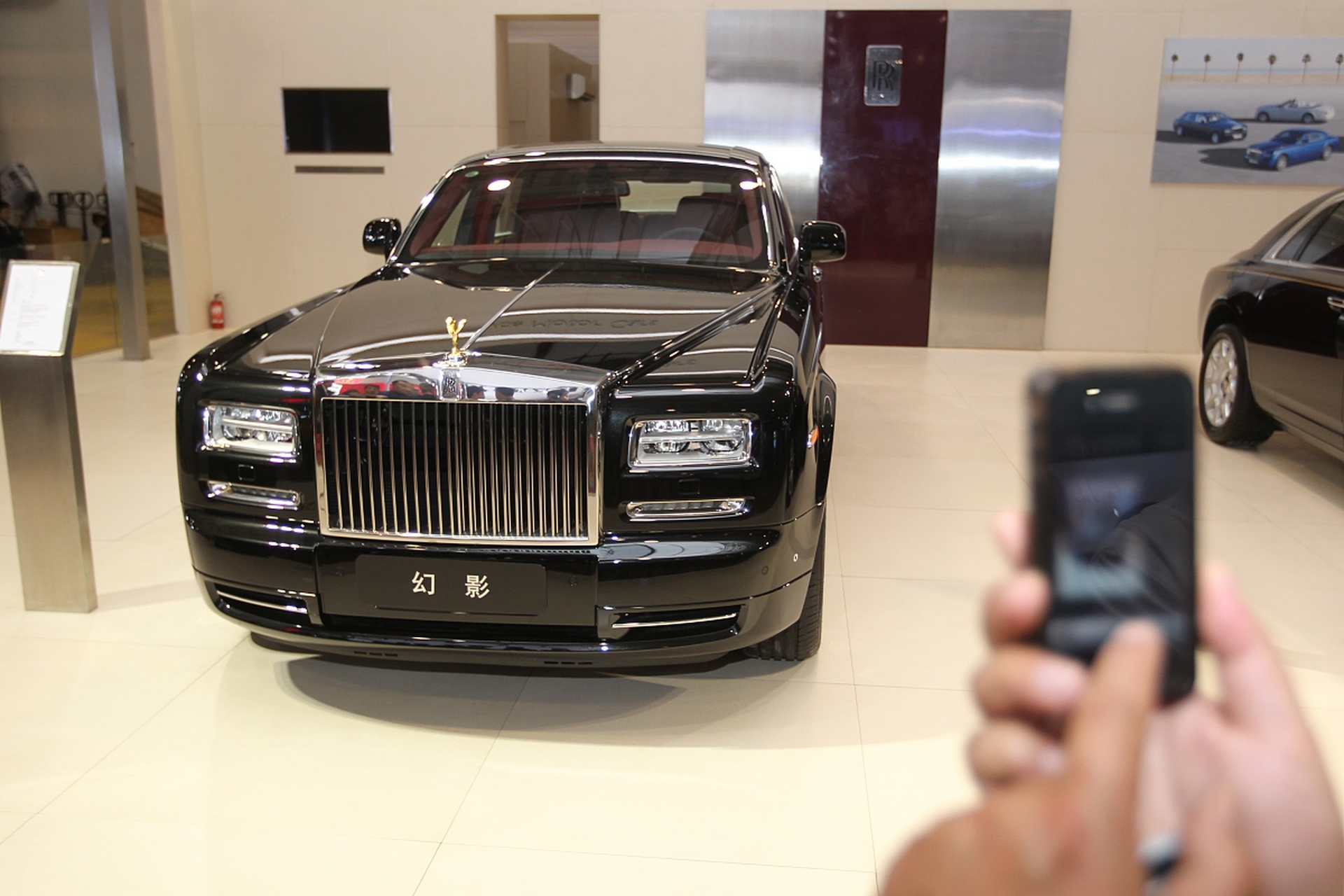 男子挑战试驾劳斯莱斯,试驾结束后感叹"我想我今生今世也没有机会开上