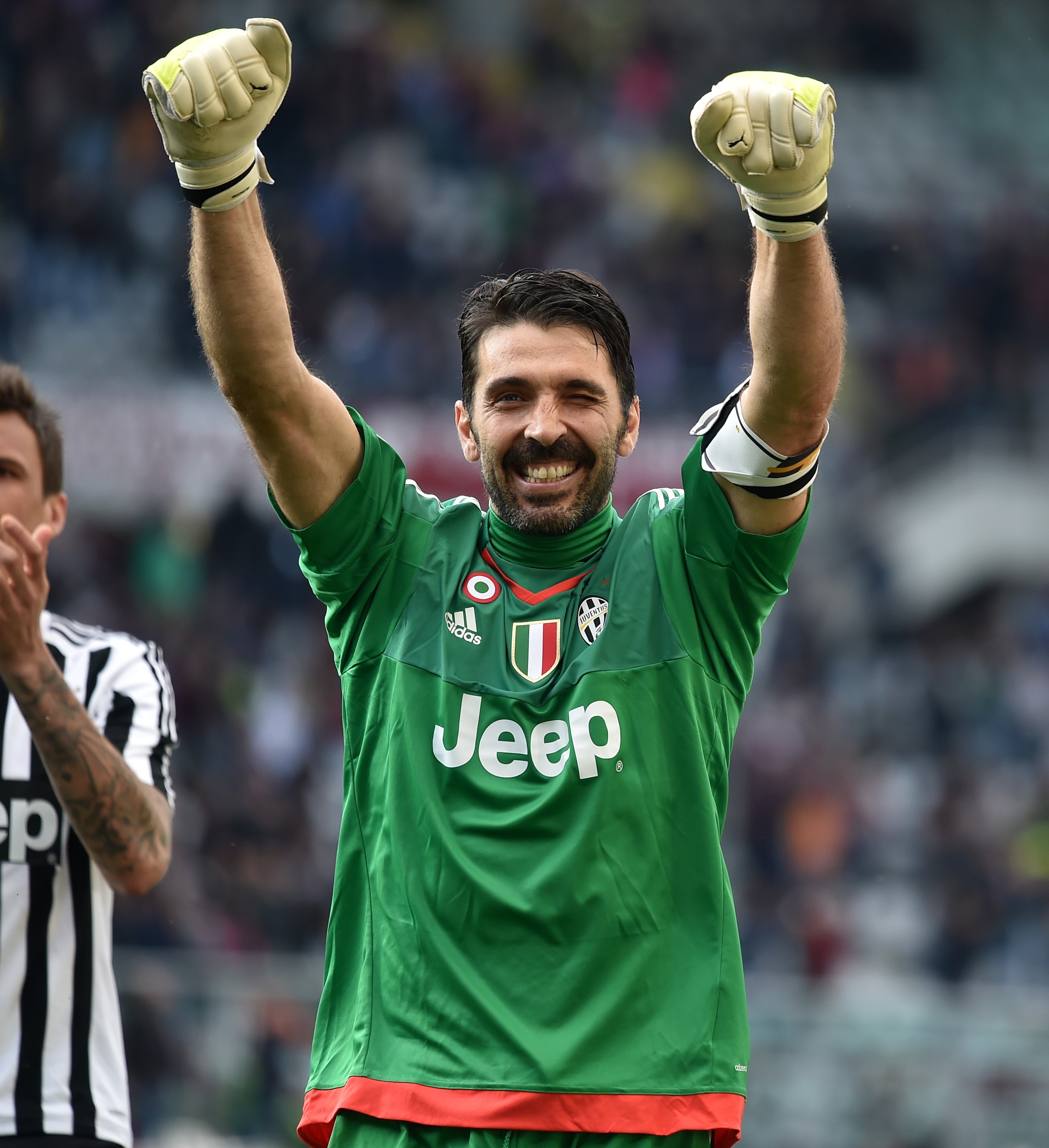 足球——布冯将离开效力17年的尤文图斯(12)