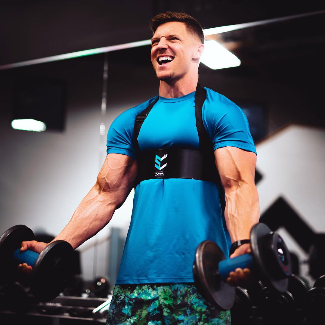 手臂粗壮弯举是重点!5个技巧深度刺激,让二头肌更饱满有力