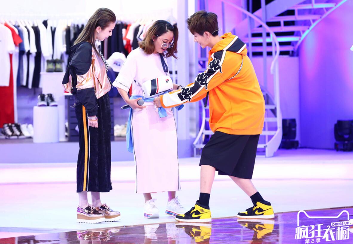《疯狂衣橱》第二季今晚首播 吴昕突破新造型"对抗视觉中国"