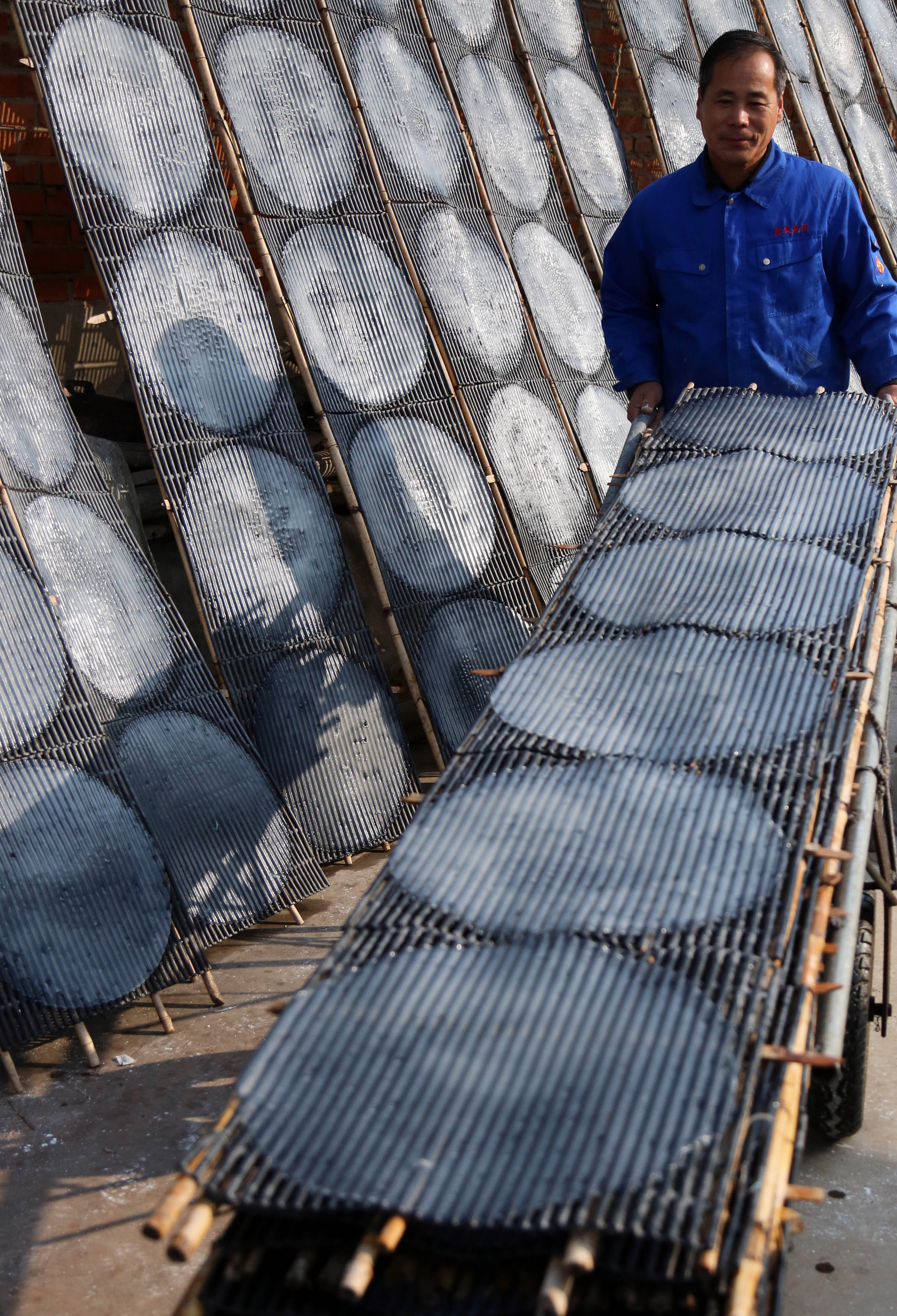 山东博兴:手工红薯粉皮加工忙