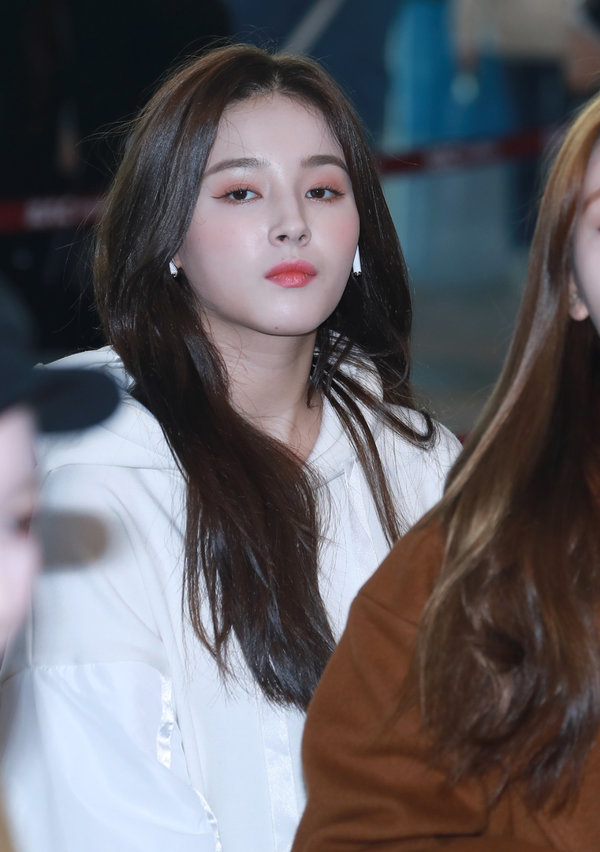 momoland成员肤白貌美 温柔比心宠粉一流