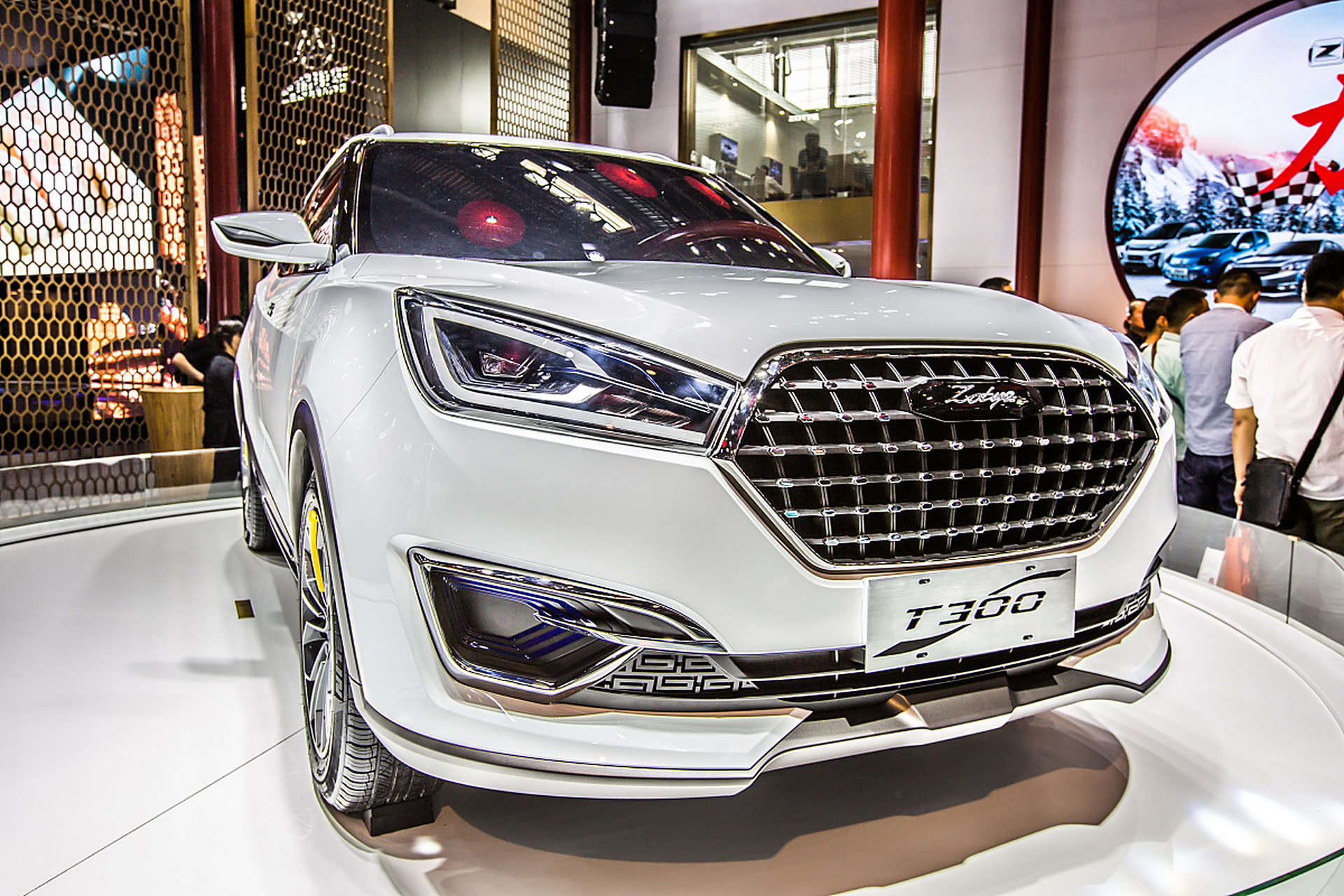 众泰回归!新款t300l到店,配不锈钢前护杠 1.5l动力,售5.98万.