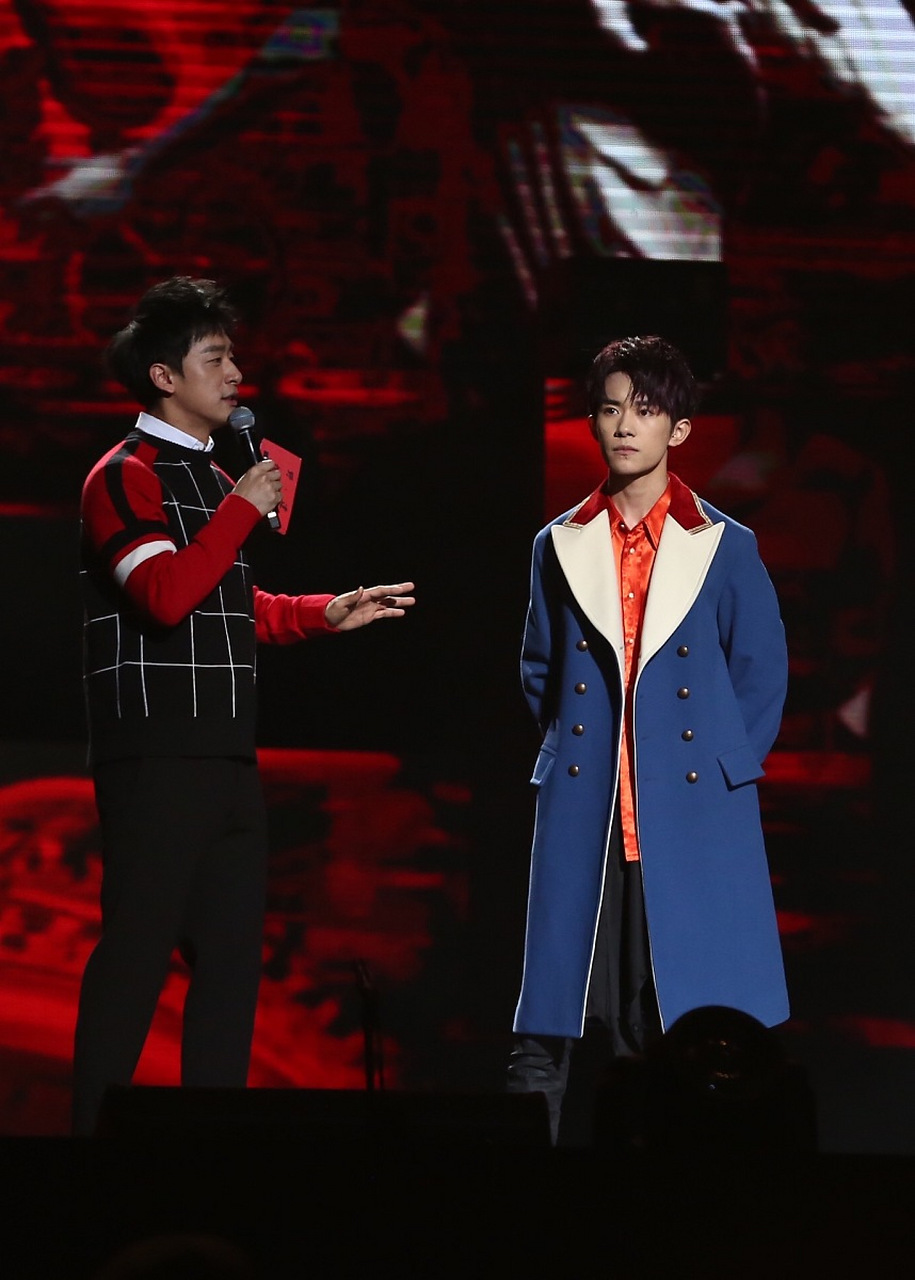 被曝与周冬雨,宋妍霏,王鹤润有过姐弟恋  易烊千玺,这个名字对于喜欢