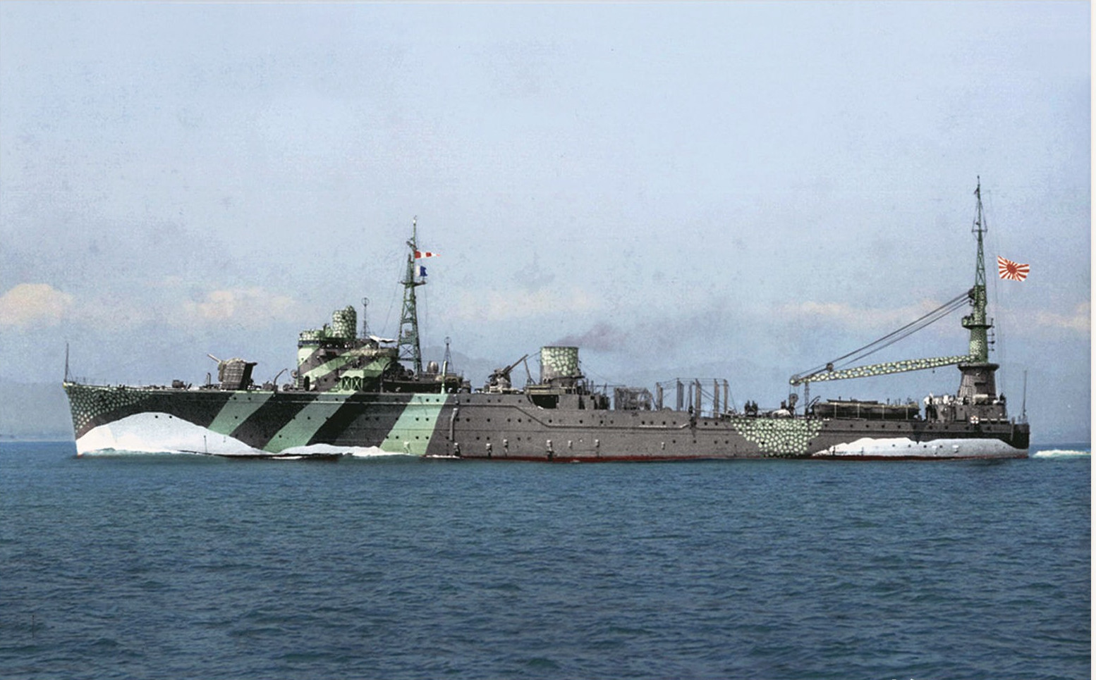 "木曾"号轻型巡洋舰,和"多摩"舰一样同属球磨型轻巡洋舰,1944年在