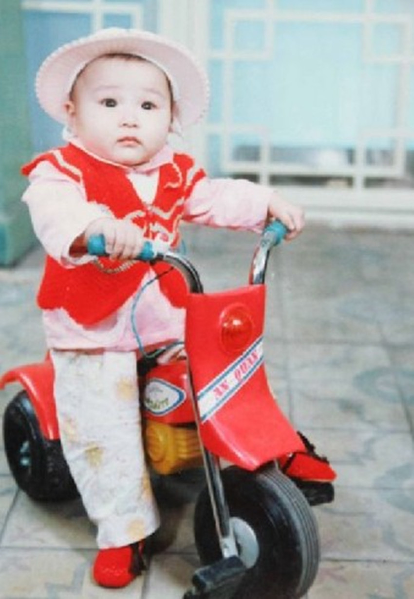 【李宇春罕见旧照:从小就是萌娃,留着长发的春春你见过吗?