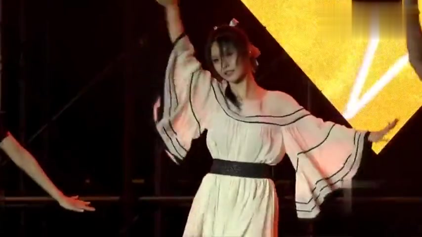 阿冷跳《极乐净土》,原来跳舞的阿冷这么美