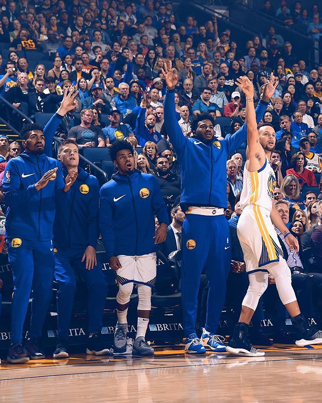 勇士对阵太阳比赛超清图集