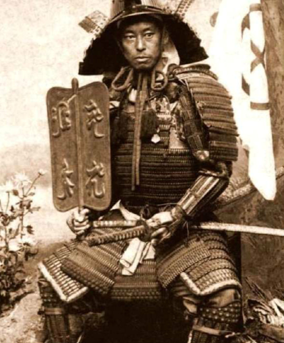 老照片:日本武士身着甲胄目露凶光,发型才是重点!
