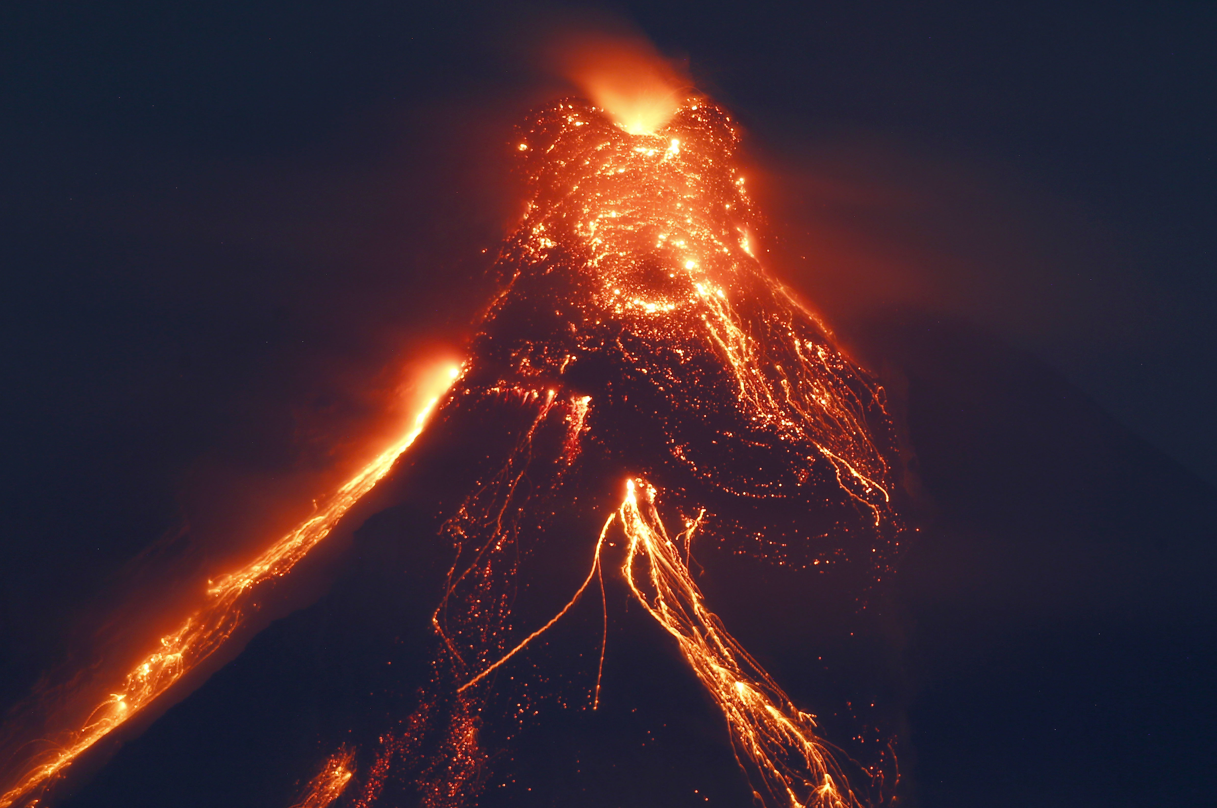 萨哈马火山图片