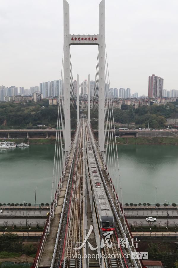 全国主跨最长的轨道斜拉桥——重庆高家花园轨道大桥