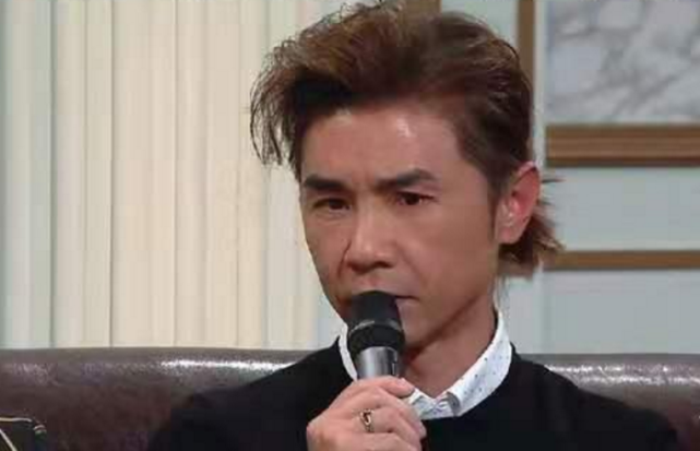 曾因拒绝分手而遭公司雪藏,香港男歌手称最难过是受某女同行鄙视