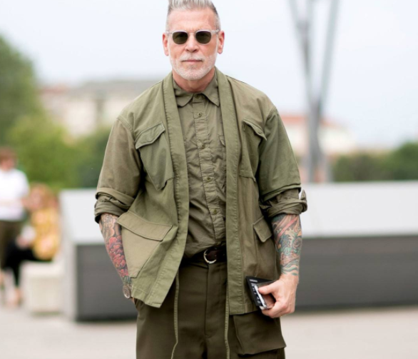 nick wooster叔是一个标准的美国型男,真的非常的潮流,打扮前卫