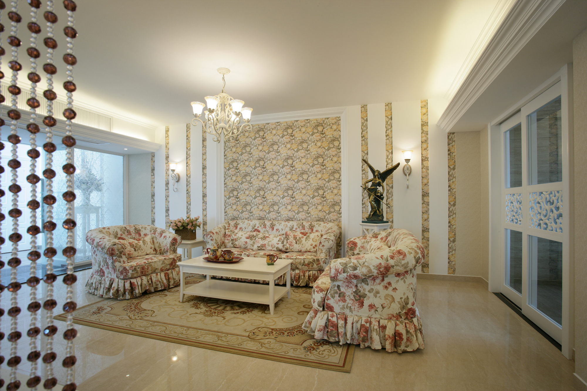 客厅壁纸选什么花型的好 客厅适合用什么颜色的壁纸