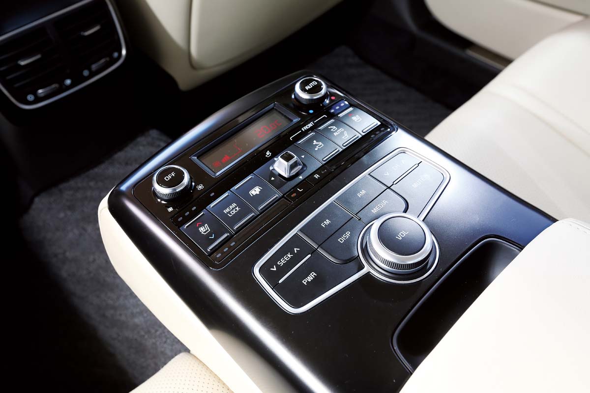 试驾点评起亚当年的豪华旗舰quoris路上几乎见不到其踪迹