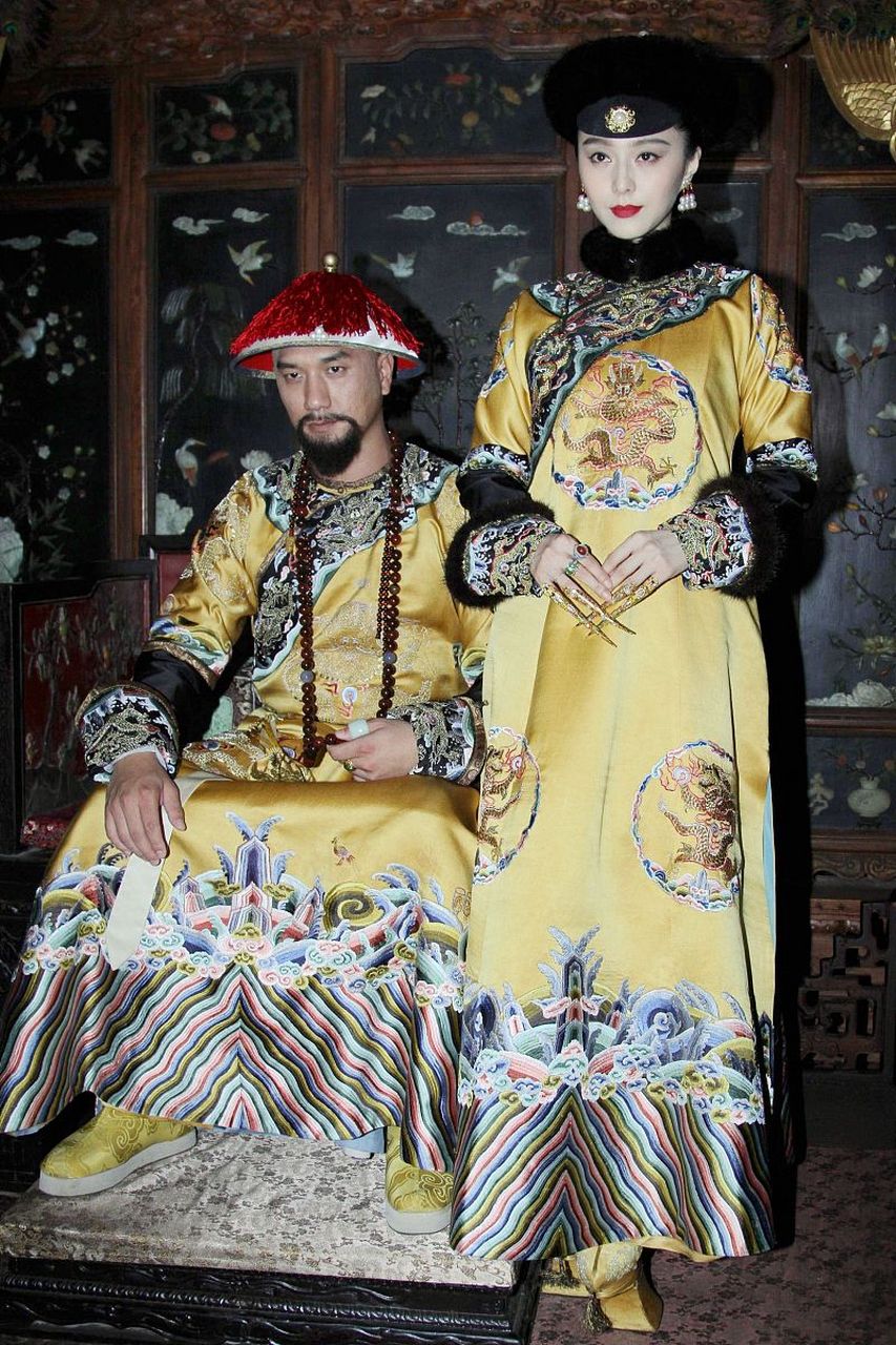 1685年,32岁的康熙帝路过辛者库时,见一个宫女生得清新脱俗,把持不住